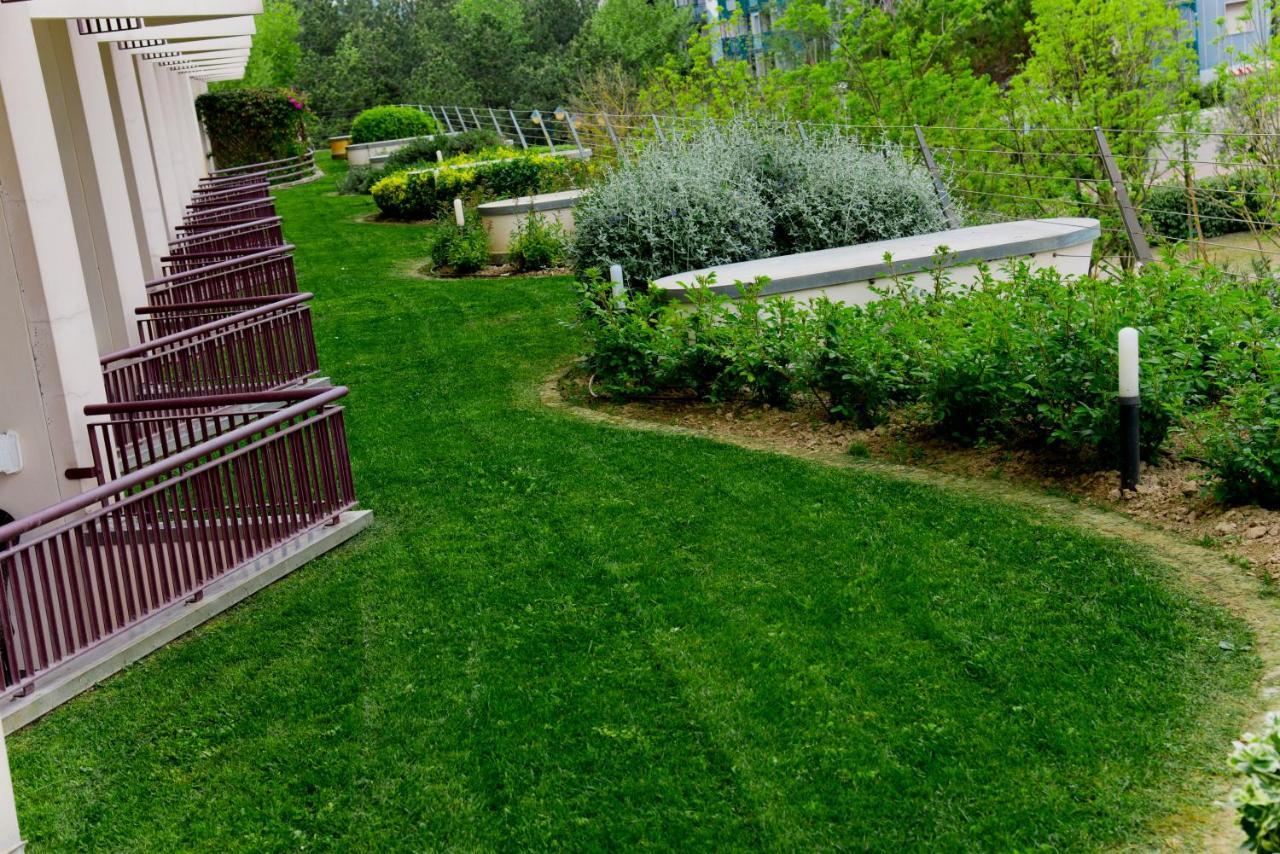 Savoy Beach Hotel & Thermal Spa Бібіоне Екстер'єр фото A lawn