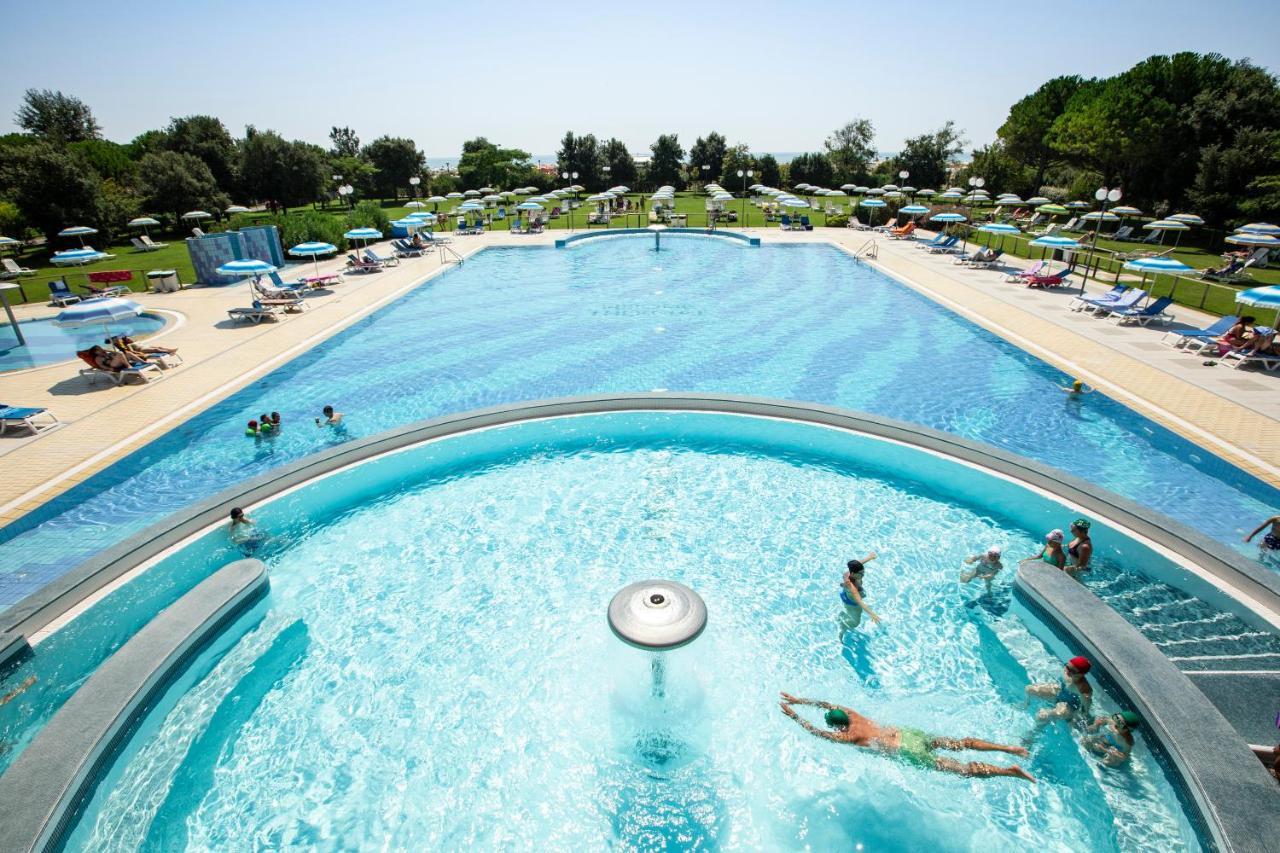 Savoy Beach Hotel & Thermal Spa Бібіоне Екстер'єр фото The swimming pool at the spa