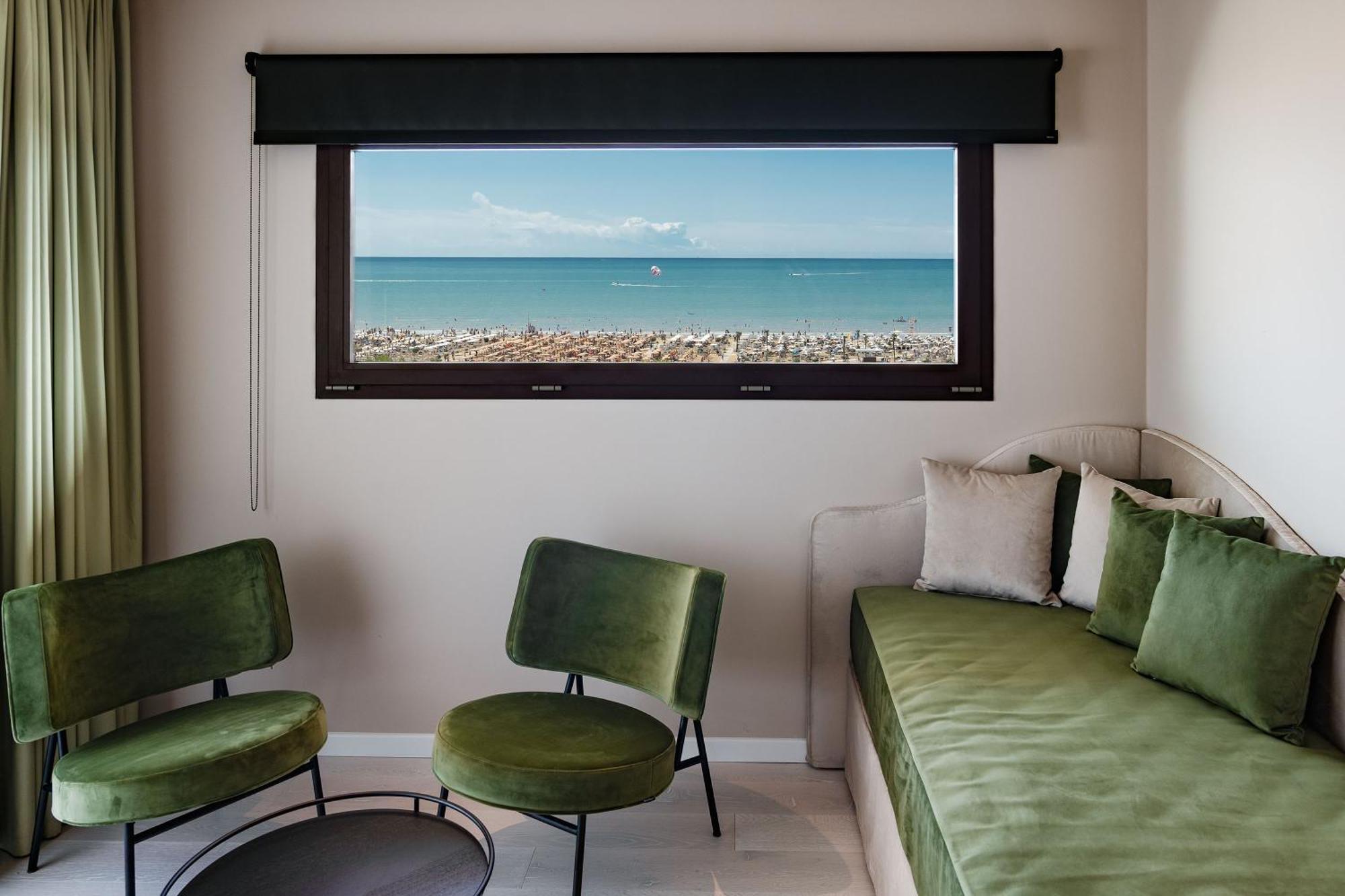 Savoy Beach Hotel & Thermal Spa Бібіоне Екстер'єр фото A window with a view of the sea