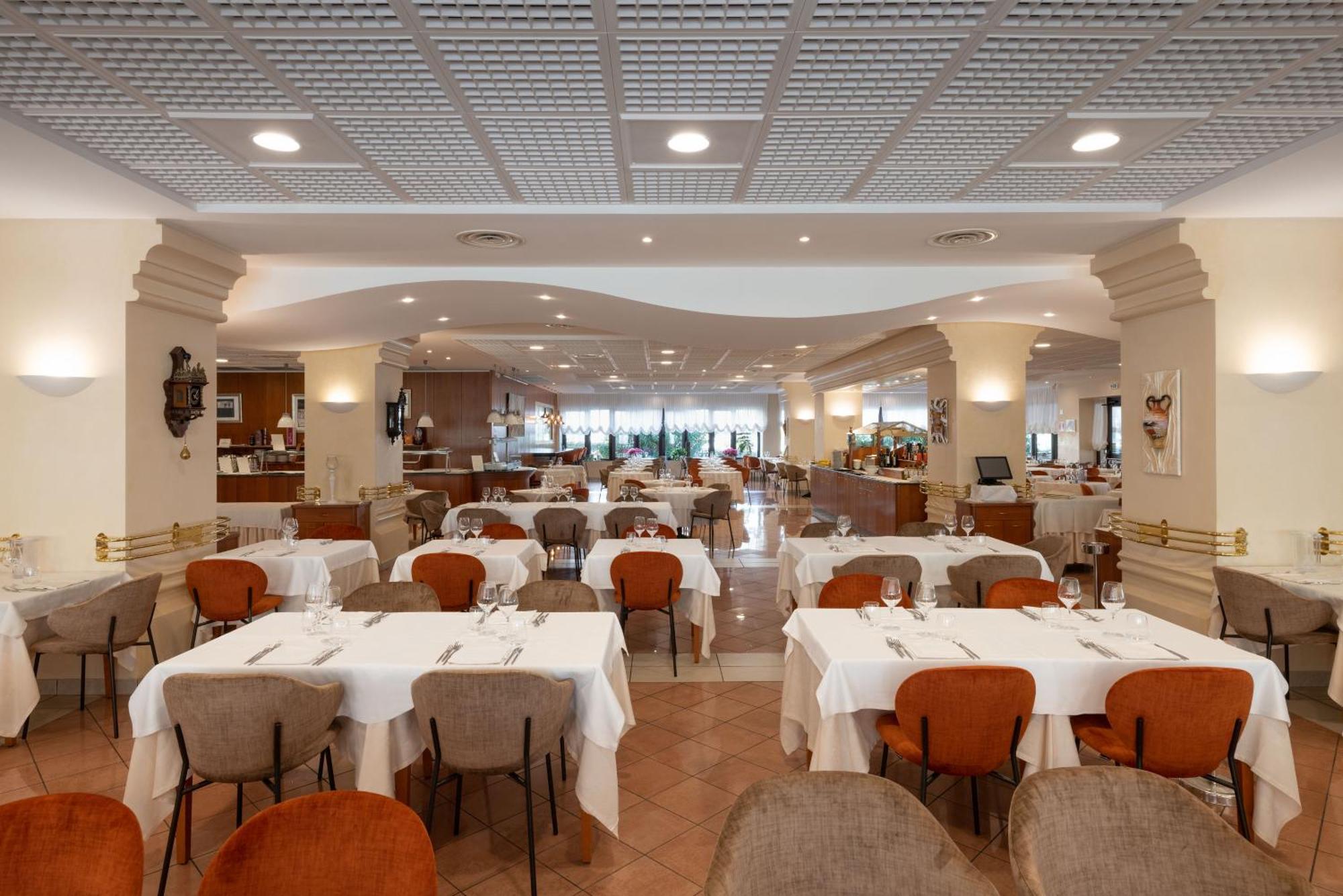 Savoy Beach Hotel & Thermal Spa Бібіоне Екстер'єр фото The dining room