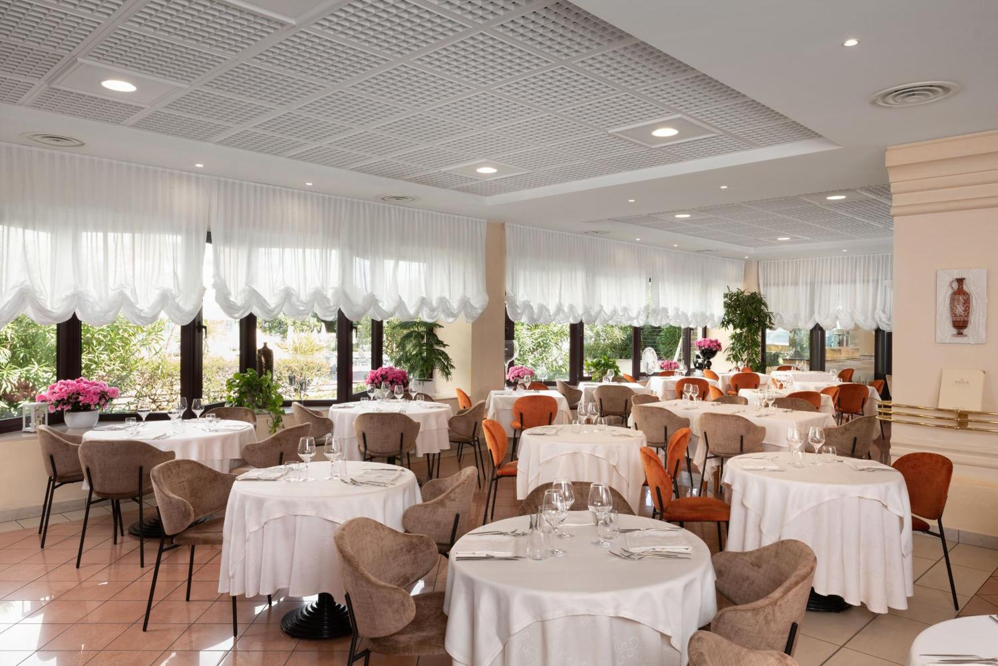 Savoy Beach Hotel & Thermal Spa Бібіоне Екстер'єр фото Restaurant interior
