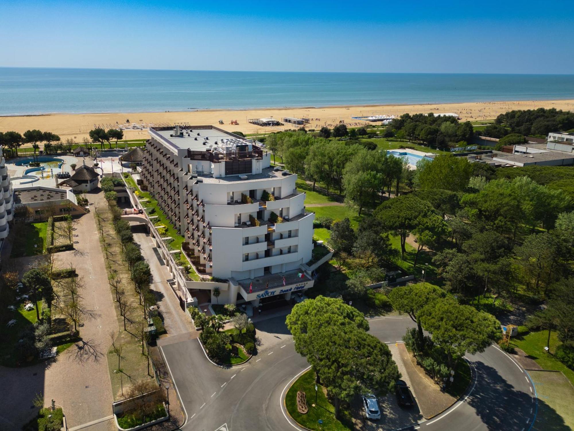 Savoy Beach Hotel & Thermal Spa Бібіоне Екстер'єр фото Aerial view of the hotel